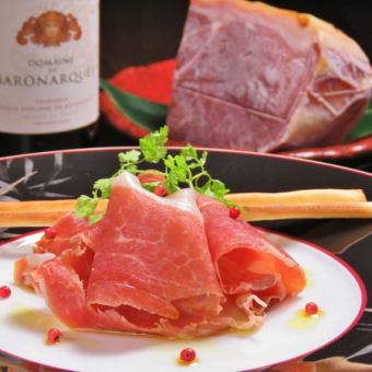 Parma ham and salami (prosciutto and finokkiona)