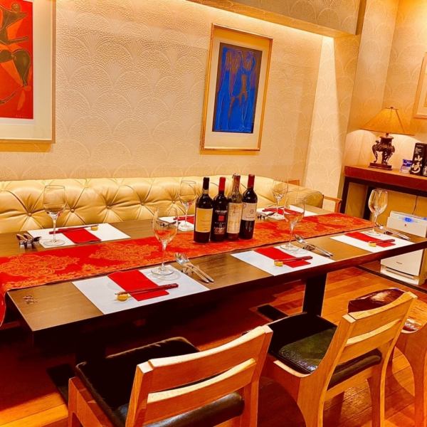 [VIP private room] A private room limited to one room that can be used by up to 8 people.Pay attention to the "most comfortable" sofas, tables, and chairs that have been calculated.How about holding a private party just for you at a hideout in Furumachi? Enjoy your meal without worrying about being seen by others...♪ *There is a separate seating charge of 1,100 yen.