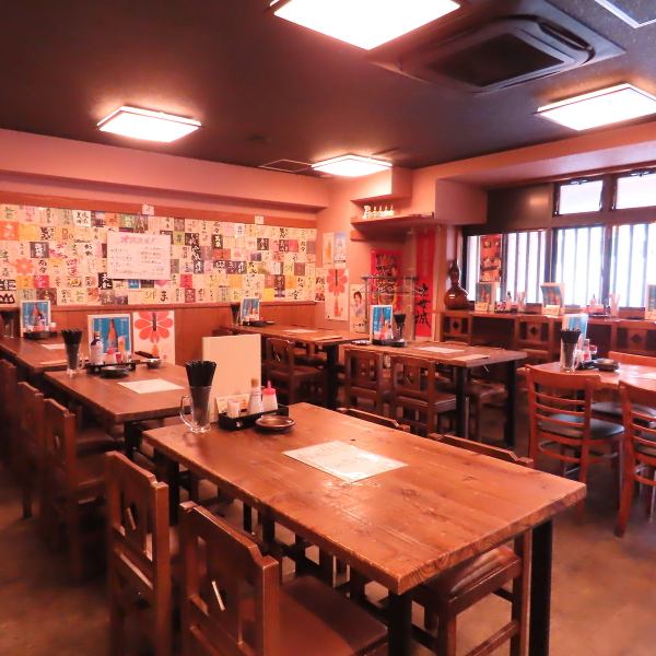 テーブル席や座敷席を複数ご用意しており、2名様～10名様以上まで幅広い人数に対応しております。友人や家族との集まり、飲み会等、様々なシーンで快適にご利用頂けます。心地よい空間でお食事を楽しみながら、思い出に残るひとときをお過ごし下さい。
