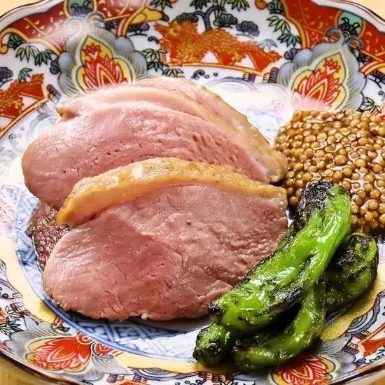 お肉・魚等、こだわり食材を用いたお料理とお酒でおもてなしを…