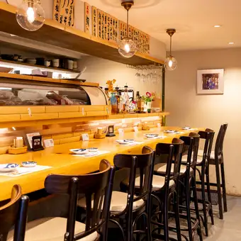 These counter seats offer a panoramic view of the cooking process right before your eyes.Enjoy our signature dish, made with fresh seafood, engaging all your senses.