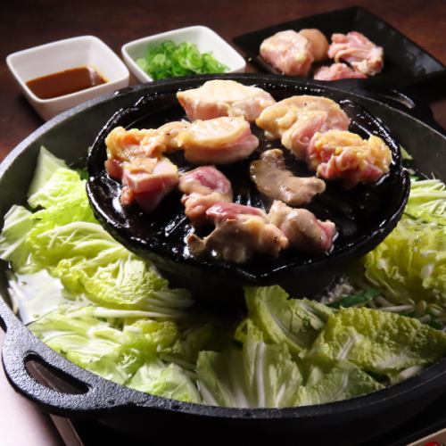 焼き場と鍋が一体化した特製の焼鍋で鶏の旨味を一滴たりとも逃さずに味わえます