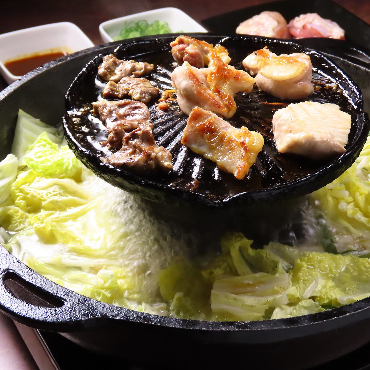 焼き所と鍋が一体化した特製の焼鍋で鶏の全てをご堪能頂けます！