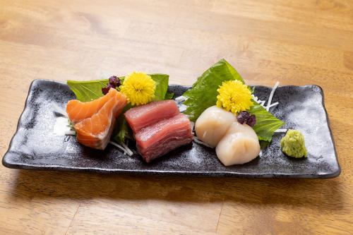 Assortment of 3 types of sashimi of the day (1 serving)