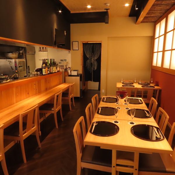 当店の貸切宴会は最大12名様までご利用いただけるプライベートな空間です。特別な時間をお過ごしいただけるこの場所で、お料理を囲みながら、心温まる会話を楽しむことができます。ぜひ【特別なひととき】を演出し、落ち着いた雰囲気の中でまったりとしたお時間をお過ごしください。