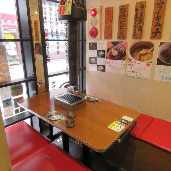 懐かしい大阪の韓国焼肉屋が原点のふたご屋は明るい活気のある店内。肉のプロスタッフがご希望やお肉の種類によってお焼き致します。盛り上げなどもおまかせあれ！