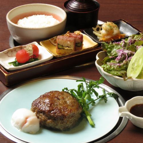 黒毛和牛将泰庵ハンバーグステーキ御膳 自家製燻製醤油温玉添え