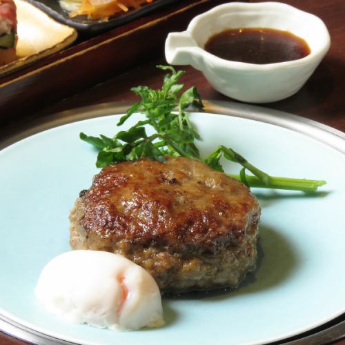 黒毛和牛将泰庵ハンバーグステーキ単品 自家製燻製醤油温玉添え