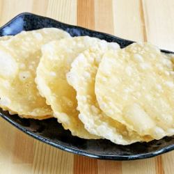 Gyoza skin crackers