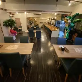 ゆったりとした店内となっております。カウンター・テーブル・カップル席をご用意しております。