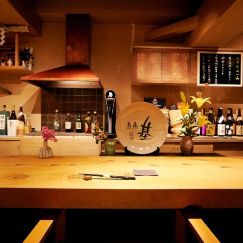 【カウンター席／お燗場】大人のデートやお一人様に（1～10名様）　『お燗場』は気軽にお酒を楽しむお席。気兼ねなく普段使いのお客様やお一人様に。お気に入りのお席でお食事をお楽しみください。