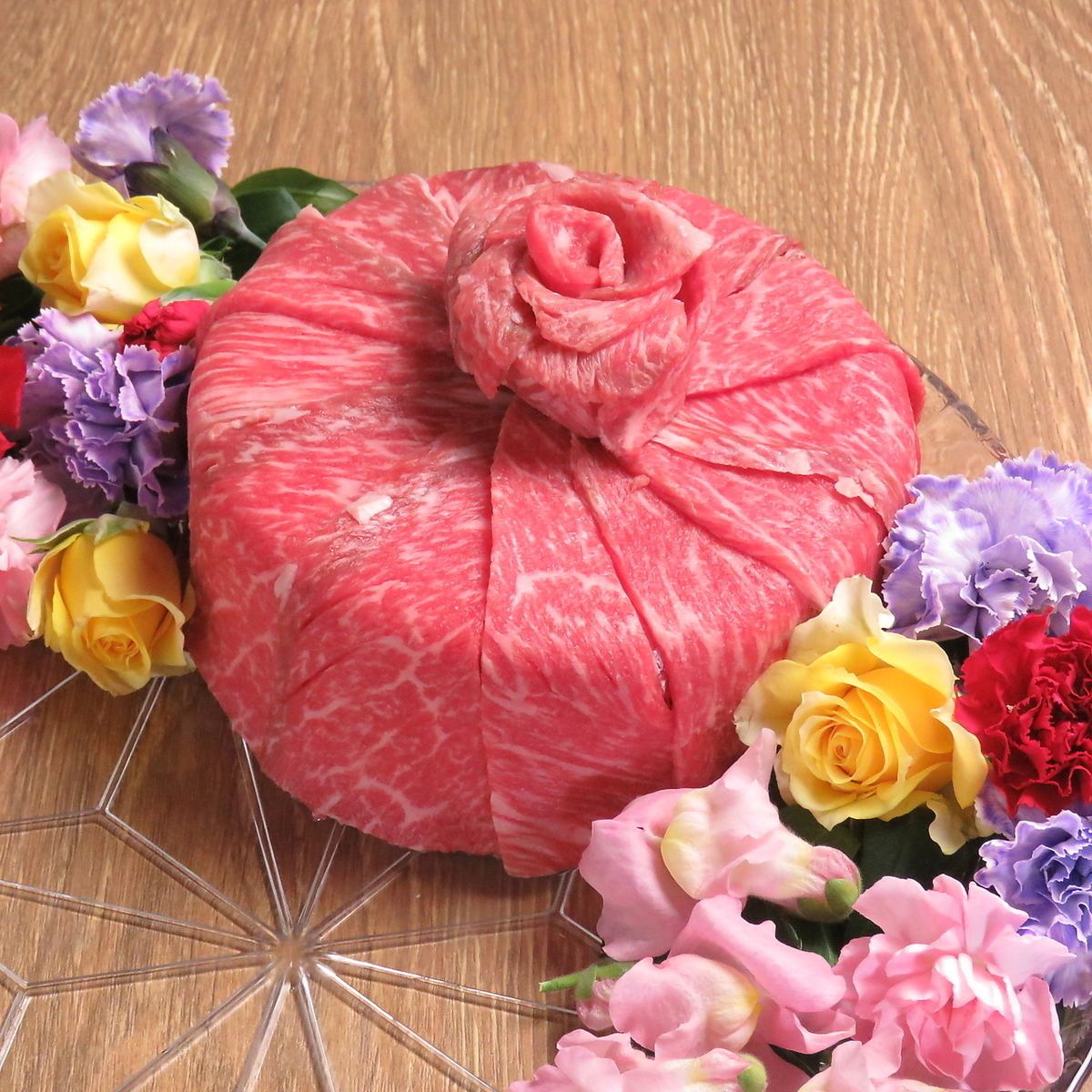 記念日や誕生日に最適な肉ケーキもご用意しております♪