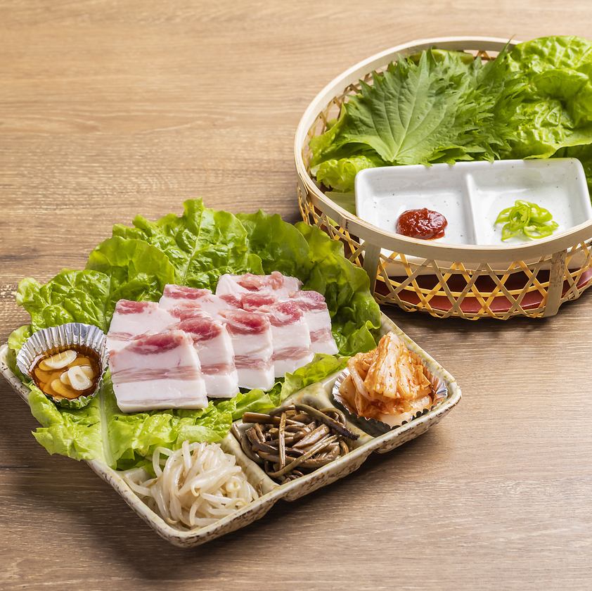 オーソドックスな焼肉メニューや女性に大人気の韓国料理も♪
