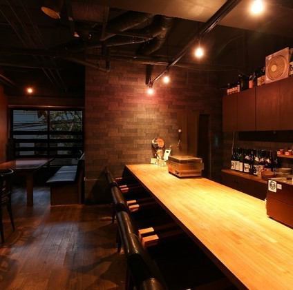 店舗内は心地の良い明るさで大人の雰囲気があふれる♪