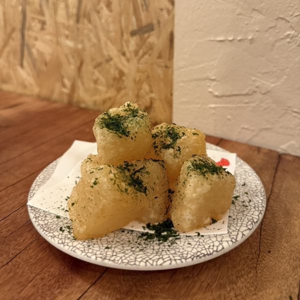 じゅわっと溢れる出汁の旨味。外はカリッと、中は驚くほどジューシーな「大根の唐揚げ」