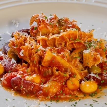 Beef tripe and mixed beans stewed in tomato sauce