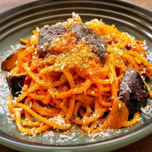 パンチェッタと茄子のトマトソース　生パスタ