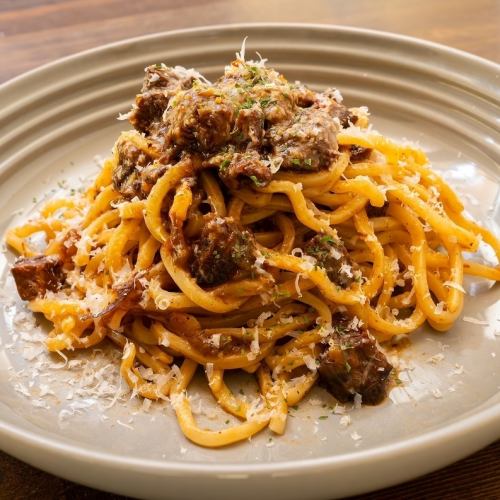 牛スジの赤ワインラグー　生パスタ