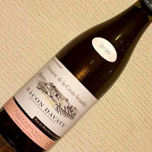 ✨推薦葡萄酒🍷
克魯瓦-塞內梅孔-達瓦耶 2020
法國勃根地馬孔內
夏多內品種
推薦搭配:烤豬肉
一款口感濃鬱、果香四溢的白酒
這款葡萄酒採用有機種植的夏多內葡萄釀製而成,融合了濃鬱的柑橘果香、礦物質風味、奶油般的醇厚口感和悠長的餘韻。
一款物超所值的勃根地葡萄酒。
*這些葡萄酒在發佈時有現貨。
#domainedelacroixsenaillet #macondavaye #DomaineDelacroixSenaillet #Burgundy #Macondavaye #Chardonnay #RecommendedWineByTheGlass #SapporoBistro #SapporoWineBar