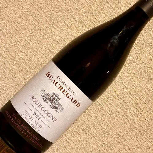 ✨推薦葡萄酒🍷
博雷加德勃根地特釀 2022
法國勃根地
品種:黑皮諾
推薦搭配:烤鴨佐新鮮義大利麵和牛肝菌奶油醬
一款現代勃根地葡萄酒,帶有優雅的果香。
它具有 2022 年好年份葡萄酒特有的濃鬱果香,酸度略低,口感圓潤。一款口感極佳的葡萄酒,餘韻深長而複雜。這款酒性價比極高,尤其是在目前勃根地葡萄酒價格飆升的情況下。
*這些葡萄酒在發佈時有現貨。
#博雷加德酒莊 #原汁原味 #博雷加德酒莊 #勃根地 #黑皮諾 #杯裝推薦葡萄酒 #札幌小酒館 #札幌葡萄酒吧