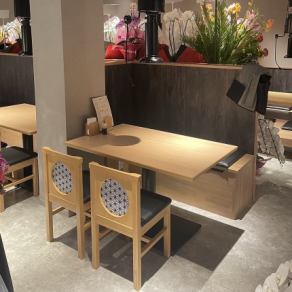 店内气氛干净、安静，设有3个桌位，适合4人用餐或宴会。非常适合女孩夜晚外出或与朋友聚会。每张桌子均配备排烟除尘装置，让您舒适享受住宿，无需担心烟雾。请随时邀请我们。我会等！