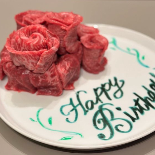 誕生日や記念日に大人気「肉ケーキ」はいかがですか？