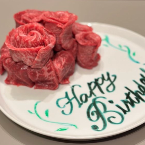 誕生日や記念日に大人気「肉ケーキ」はいかがですか？