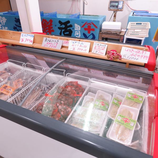 Fish wholesale retail shop! You can enjoy shopping at "Ebi-ya" where you can taste selected seasonal fish and Ise shrimp reasonably ☆ Fresh fish and shellfish of Ise Shrimp, Sazae, Abalone Abalone, Daco, dried fish etc. Etc. ♪ Please enjoy shopping as well as your meal ♪
