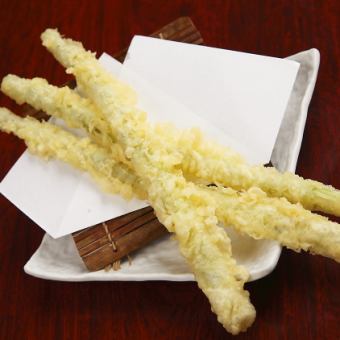 Whole green asparagus tempura (4 pieces)