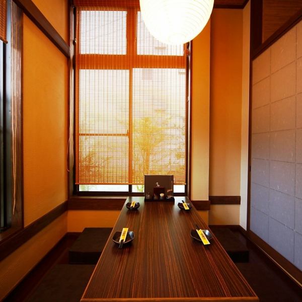 On the 1st floor, we have a variety of seats available, including private rooms, table seats, and counter seats, depending on the number of guests and your purpose.The most popular is the private room with a sunken kotatsu.By removing the walls of the room and connecting tables, you can host a banquet depending on the number of guests.Since it is a private room, it is very popular among guests with children.