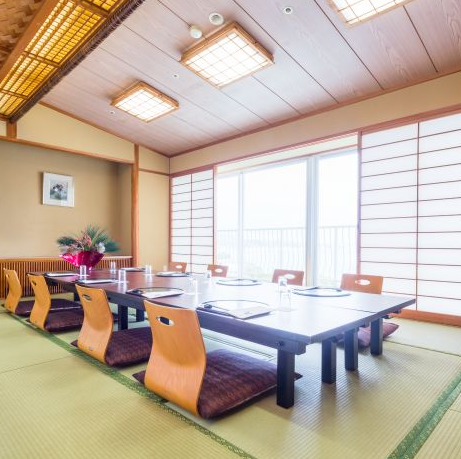 8名様までご利用可能な個室ございます。ご予約はお早めにどうぞ