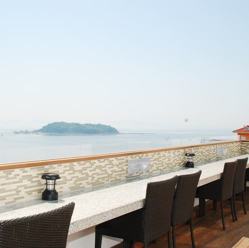 テラス席と個室で、より充実したひとときを