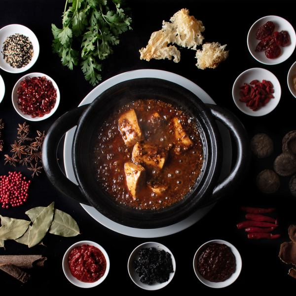 【名物】吉珍樓特製 四川麻婆豆腐 7種のスパイスで手間暇かけて仕込む辣油タップリの挽肉との絡みは絶品