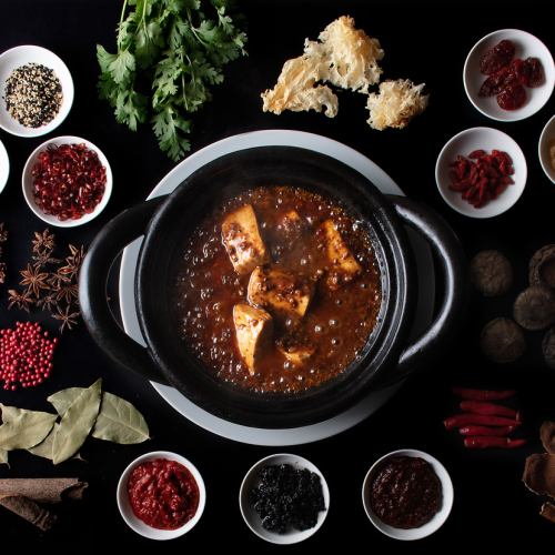 【名物】吉珍樓特製　四川麻婆豆腐　7種のスパイスで手間暇かけて仕込む辣油タップリの挽肉との絡みは絶品