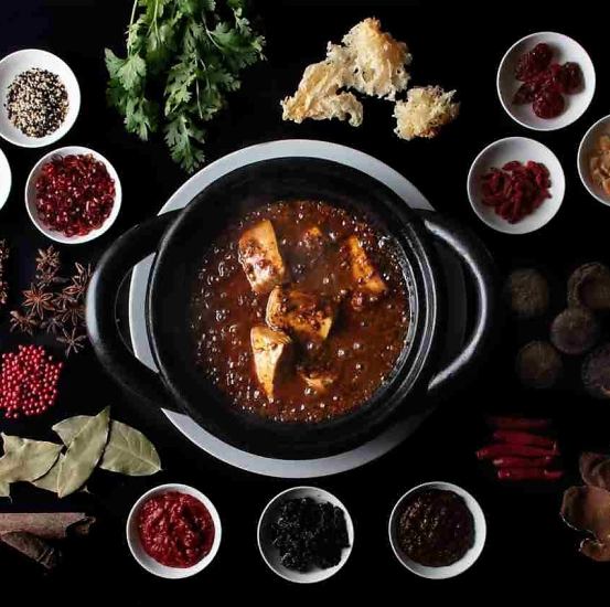 【至高の中華をカジュアルに】 辛さの旨味を追求した中国料理をご堪能くださいませ。