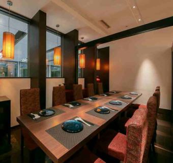 7名～10様のテーブル個室席。会社宴会に人気のテーブル個室席です。又、プライベートでのランチ会にも人気のお席です。