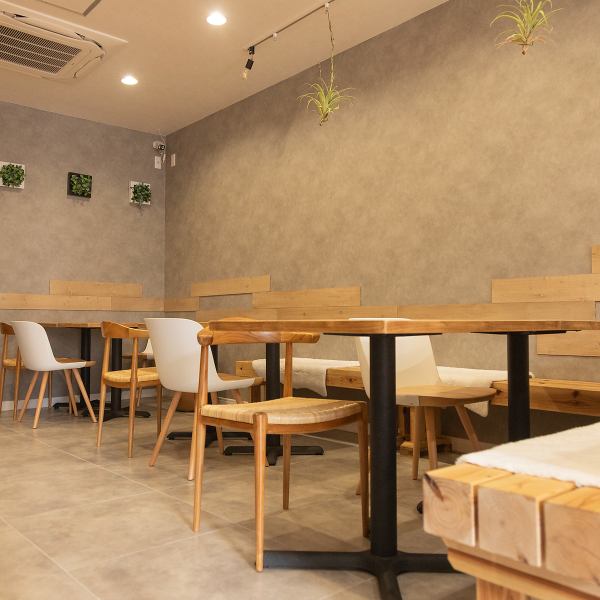 「子供と一緒だと外食は少し気が引ける」そんなお悩みをお持ちの方も、どうぞご安心ください！当店はお子様連れのお客様に優しいお店作りを目指しており、ベビーカーでの入店もスムーズに可能です◎広々としたお席で、周りに気を使うことなくリラックスしてお食事をお楽しみいただけます◎