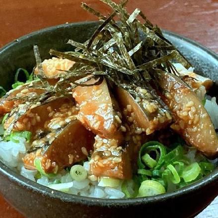 To finish off the meal, enjoy a sesame mackerel bowl filled with seafood.