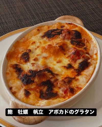 おはようございます

ナポレオンパイは終了しました

次回からエリザベスパイに変わります

ゴールデンウィーク明けからの提供になります

白いちごのタルトも無くなり次第終了です

タルトやクレームブリュレは日替わりなので何が出るかはお楽しみです

写真はイートイン専用のドレッセです

コース料理のデザートとしてか1ドリンクの注文で店内で食べられます

店内で食べる時はフルーツ　アイスクリーム　ソースが付きます

デザートはランチタイムかディナータイムで食べられます

コース料理は2700〜のプリフィクスコースか1日前までの完全予約制の8000のシェフお任せフルコースの２種類用意しています

アラカルトはデザートのみ用意していますが1ドリンク制です

デザートは850円＋1ドリンクの注文でお願いします

ディナーは食前の1ドリンク制です

ワイン　クラフトビール　ノンアルコール　ソフトドリンクなど用意しています

予約制ではありませんが予約してもらえるとスムーズに提供できます

15：30〜17：45は休憩時間です

11：30〜の営業です

11：00〜はケーキの取り置きがある場合は店舗開きますが基本は11：30〜のランチタイムからの営業です

駐車場は5台分用意していますがお一人1台での来店は極力避けて乗り合わせにご協力ください

駐車場が埋まっている場合は近くのコインパーキングをお知らせします

ランチ　ディナーの予約は24時間予約受付中のネット予約でお願いします

食べログかホットペッパーからネット予約できます

0120 050  0800などの明らかな業者からの営業電話は着信拒否にしていますので電話はかけてこないでください

電話は忙しい時や買い出し中　仕込み中　定休日にはつながらない事が多いです

ご了承ください

本日も来店お待ちしています

#リーヴルディマージュ
#名古屋
#天白区
#天白区原
#天白区フレンチ
#天白区ビストロ
#天白区ケーキ屋
#天白区ランチ
#天白区ディナー
#天白区グルメ
#名古屋フレンチ
#名古屋ビストロ
#名古屋ケーキ屋
#名古屋グルメ
#ネット予約
#ネット予約できます
#ホットペッパー
#食べログ