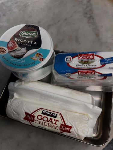 During today's temporary business, we made progress on preparing several new takeaway cakes.

We changed the cheese used in our "souffle fromage"

Until now, we had been using cream cheese from Hokkaido, but we have now changed to European goat cheese.

It has been reborn as a completely different cheesecake.

The ingredients are a little expensive, so the price is a little higher, but it's a delicious cheesecake like no other.

The ingredients used in each cake are different, so enjoy the uniqueness of each one.

The sweet potato stewed with orange that I was so impressed with when I was in elementary school has been transformed into a cake and is now on display in the display case.

We will start preparing Mont Blanc and Gateau Marron as soon as the ingredients arrive, so please wait a little while.

Chestnut mille-feuille will also be served as a dessert with the casual course (1,500 yen) and the prix fixe course (2,700 yen).

Please wait a little longer

For lunch and dinner reservations, it is convenient to make online reservations through Tabelog or Hot Pepper.

Calls will be answered during business hours

Thank you for your continued support from tomorrow 🙇

#Livredimage
#Nagoya
#Tenpaku Ward
#Tenpaku Ward Hara
#Hara, Tenpaku Ward, Nagoya City
#Tenpakuku lunch
#Tenpaku Ward Dinner
#Tenpaku Ward French
#Tenpaku Ward Bistro
#Tenpaku-ku cake shop
#Tenpaku Ward Patisserie