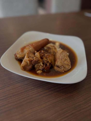 good morning
Livre de Image is a casual French restaurant in Tenpaku Ward, Nagoya.
I made a braised pork tail and shoulder loin in red wine.
This stew is a red wine stew that I always make and simmer with Hatcho miso.
Pig tail is rich in collagen and is so tender that it barely holds its shape. It's delicious.
It's perfect for this stew
This meat dish pairs very well with red wine.
As the weather gets colder, stewed meat dishes like this taste delicious.
We are closed on Thursday this week
Livre d'Image is not a reservation-only restaurant.
This is a French restaurant where you can enjoy a leisurely meal whenever you feel like it.
There is no time limit, so feel free to come for a late lunch.
There will be no special menu or special prices during Christmas, so it will be the same as usual.
Please feel free to enjoy your meal at your own pace.
For those who are considering French cuisine bistro cake dessert cafe lunch dinner in Tenpaku Ward
We look forward to your visit to Livre de Image.
#Livredimage
#Nagoya
#Tenpaku Ward
#Tenpaku Ward Hara
#Tenpaku Ward French
#Tenpaku Ward Bistro
#Tenpaku-ku cake shop
#Tenpaku Ward Patisserie
#Tenpaku Ward Cafe
#Tenpakuku lunch
#Tenpaku Ward Dinner
#Tenpaku Ward Gourmet
#Christmas
#Christmas cake reservation
#Alwaysthesame