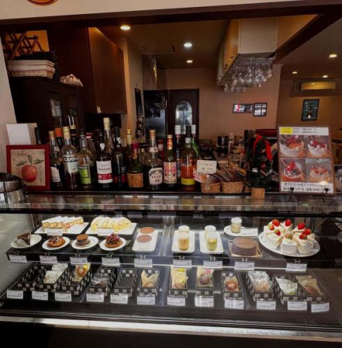 本日もご来店誠にありがとうございました。

今日の名古屋は風がすごく強くてお店の前に立ててあるのぼりやフランス国旗🇫🇷が何度も倒れて困りました💦

リーヴルディマージュは予約なくてもお食事出来る天白区のフランス料理店です。

ただ、明日明後日はお席の席数が少なくなってきましたので当日ご予約ないとお席の確保が難しいかもしれませんので出来るだけ事前にご予約されると確実だと思われます。

明日はナポレオンパイ　トライフルロール　ガトーフレーズ朝からご用意できます。

コース料理のデザートでもお召し上がりいただけますし電話での取り置きも出来ます。

天白区近郊にお越しの際は是非お立ち寄りください。

#リーヴルディマージュ
#名古屋
#天白区
#天白区原
#天白区フレンチ
#天白区ビストロ
#天白区ケーキ屋
#天白区パティスリー
#天白区ランチ
#天白区ディナー
#天白区グルメ
#ナポレオンパイ
#トライフルロール
#ガトーフレーズ
#いちごのショートケーキ