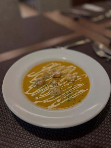 お値打ちでボリューム満点のフランス料理店

リーヴルディマージュです。

今日　明日は連休です。

お席ですが26日のディナーはネット予約は終了しました。

電話予約でしたら受付できる席もあります。

その他の日も埋まりつつある日もありますのでお早めのご予約をお勧めしています。

リーヴルディマージュはご予約無くてもお食事出来る天白区のフランス料理店です。

天白区にお越しの際は是非お立ち寄りください。

皆様のご来店心よりお待ちしております。

#リーヴルディマージュ
#名古屋
#天白区
#天白区原
#天白区グルメ
#天白区ランチ
#天白区ディナー
#天白区フレンチ
#天白区ビストロ
#天白区ケーキ屋
#天白区パティスリー
#ナポレオンパイ
#クリスマス
#クリスマスケーキ
#クリスマスコース