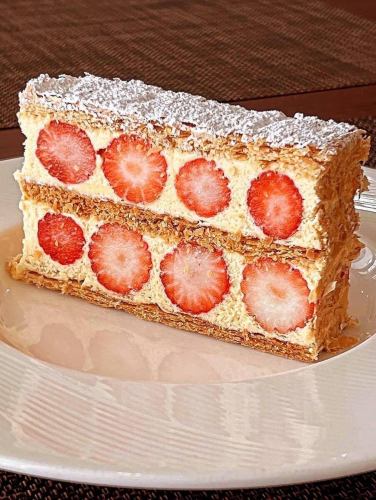 お値打ちでボリューム満点のフランス料理店

リーヴルディマージュです。

今日　明日は連休です。

お席ですが26日のディナーはネット予約は終了しました。

電話予約でしたら受付できる席もあります。

その他の日も埋まりつつある日もありますのでお早めのご予約をお勧めしています。

リーヴルディマージュはご予約無くてもお食事出来る天白区のフランス料理店です。

天白区にお越しの際は是非お立ち寄りください。

皆様のご来店心よりお待ちしております。

#リーヴルディマージュ
#名古屋
#天白区
#天白区原
#天白区グルメ
#天白区ランチ
#天白区ディナー
#天白区フレンチ
#天白区ビストロ
#天白区ケーキ屋
#天白区パティスリー
#ナポレオンパイ
#クリスマス
#クリスマスケーキ
#クリスマスコース