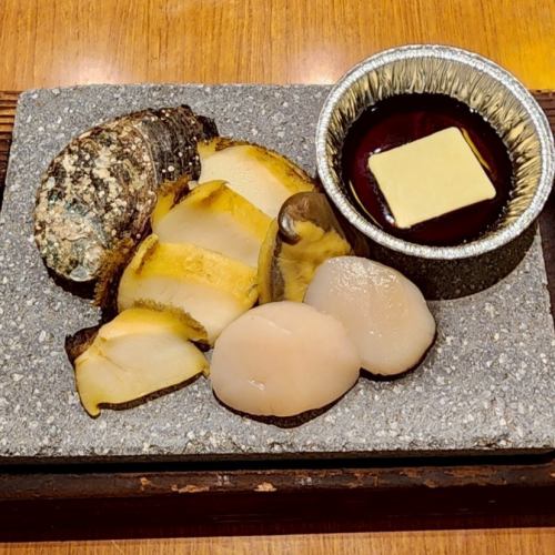 やわらか鮑！と帆立貝柱のバター醤油焼き