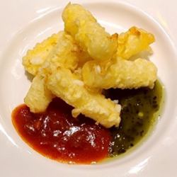 モッツアレラチーズの天婦羅　トマトとバジル