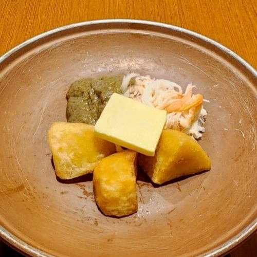 カニ身とカニ味噌バターの陶板焼き