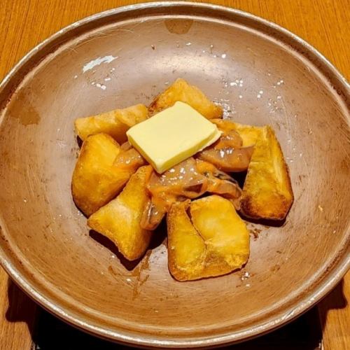 塩辛じゃがバターの陶板焼き