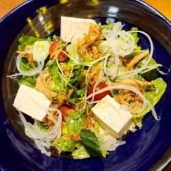 よだれ鶏と豆富の胡麻サラダ