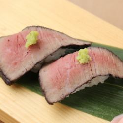 黒毛和牛ローストビーフ寿司　(１貫）